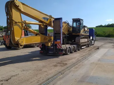 Scania - přeprava CAT 330D.webp