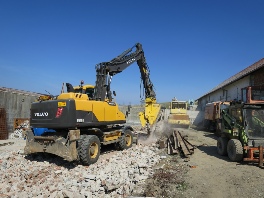 demolice železobetonové zdi